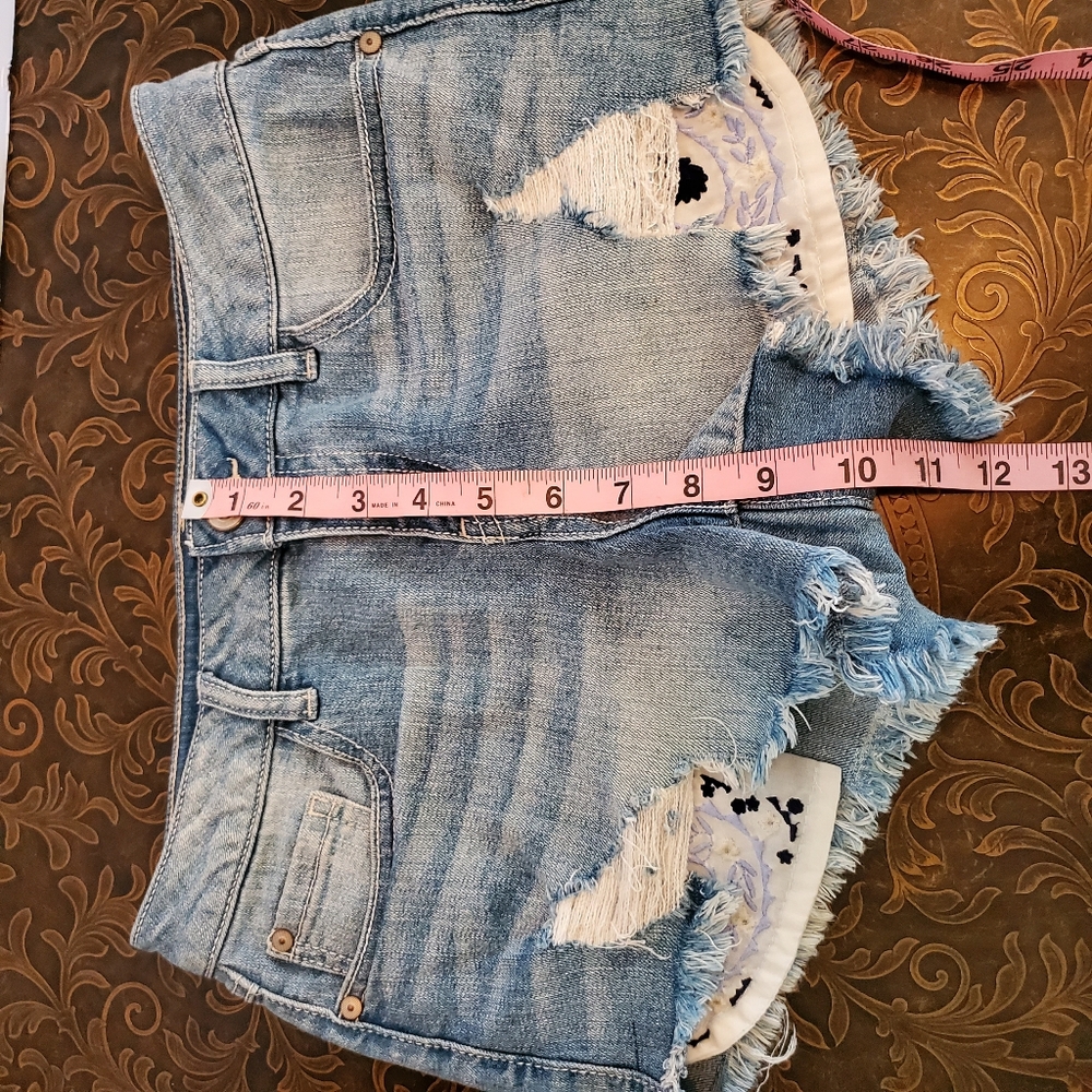 Harper Embroidery Pocket Distressed Short - Picture 8 of 10